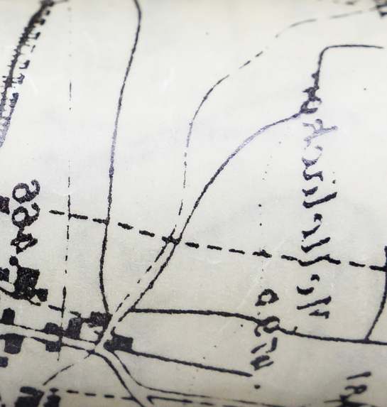 alte Stadtpläne vom Kanton Solothurn übereinander gerollt 